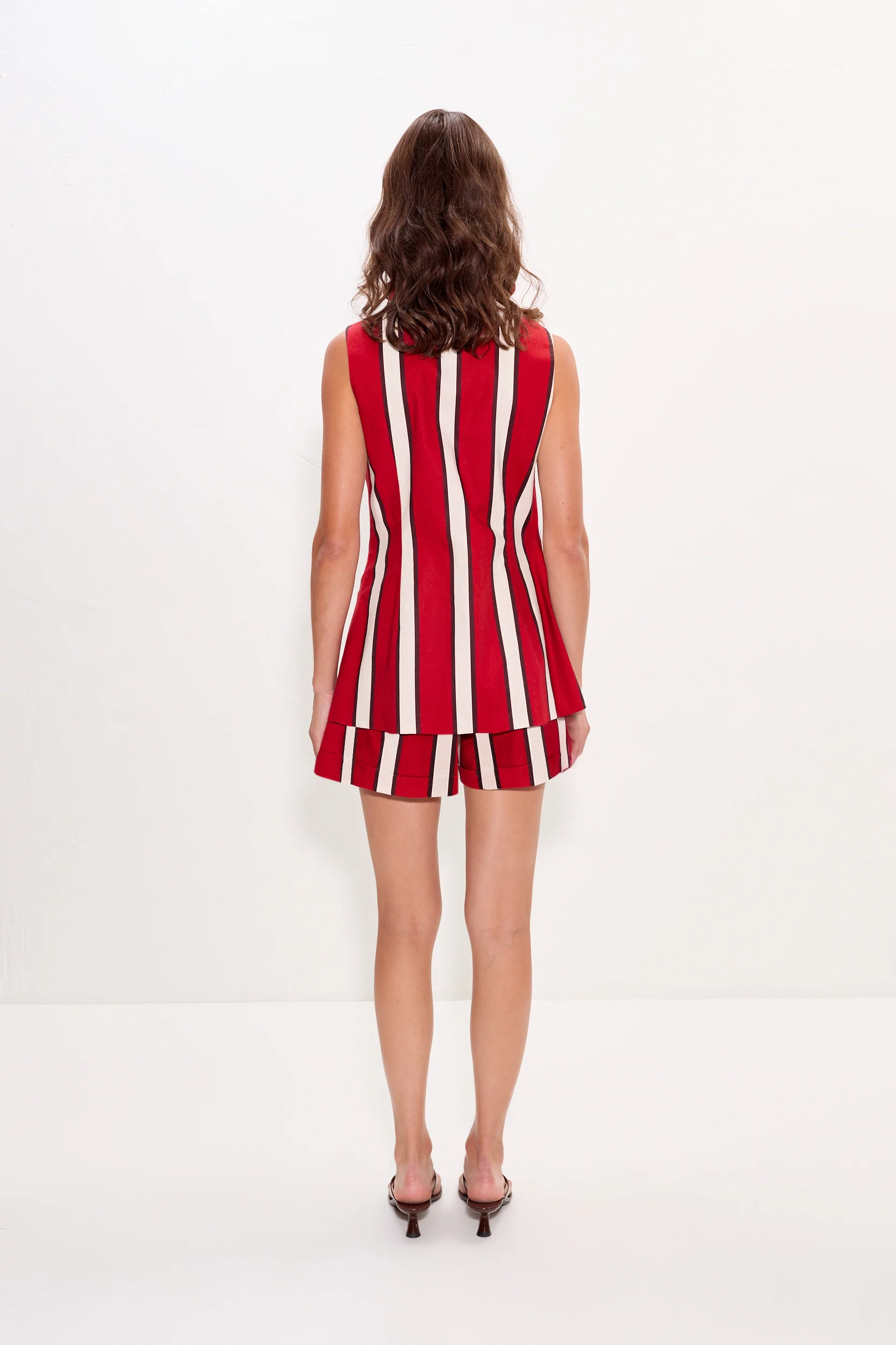 Como Linen Shorts in Venetian Red Stripe - Image 5